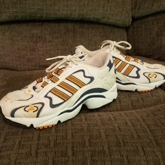 PRICE⬇️ADIDAS VINDICATORS 7.5 - Picture 11 of 14